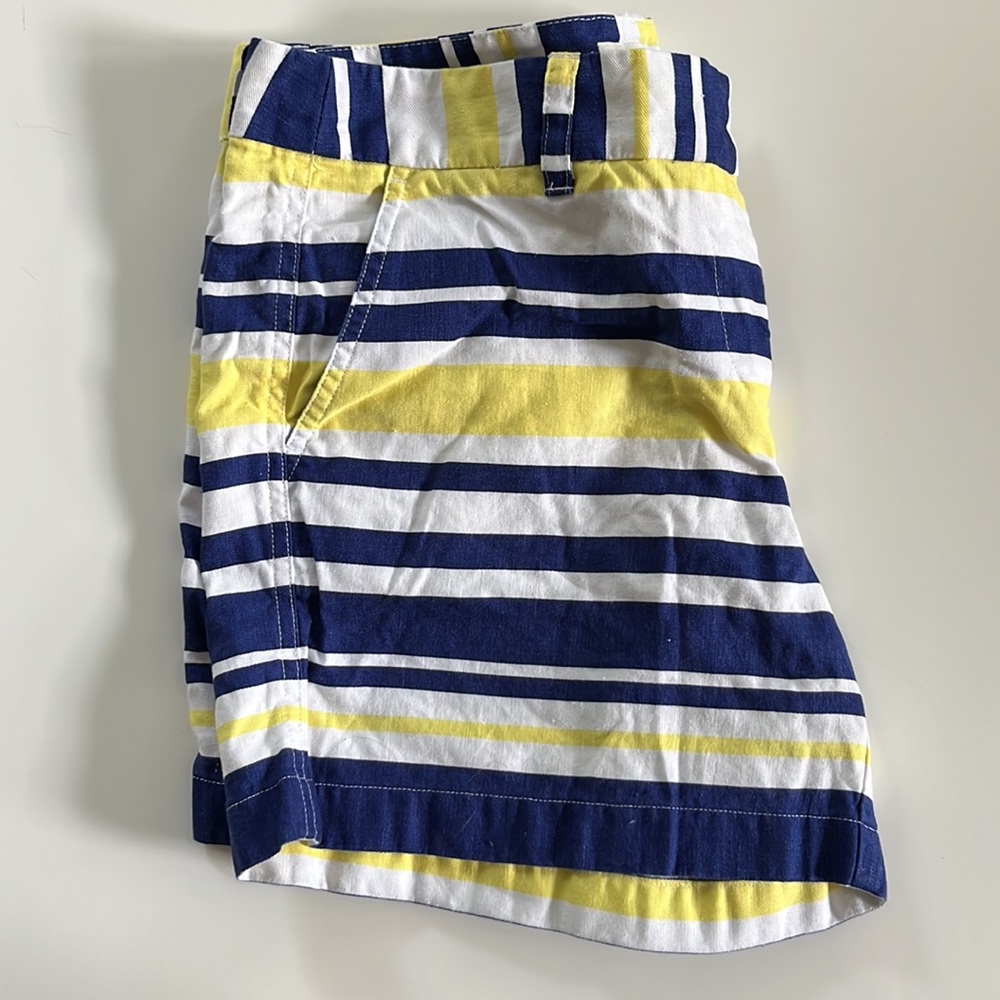 5” Vineyard Vines shorts - Picture 5 of 5